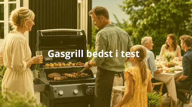 Familie og venner griller på en gasgrill i haven - bedste gasgrill i test 2026